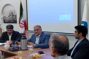 تأکید رئیس دانشگاه اصفهان بر شبکه‌سازی علمی و تحول در آموزش در مراسم معارفه رئیس دانشکده علوم جغرافیا   و برنامه ریزی 